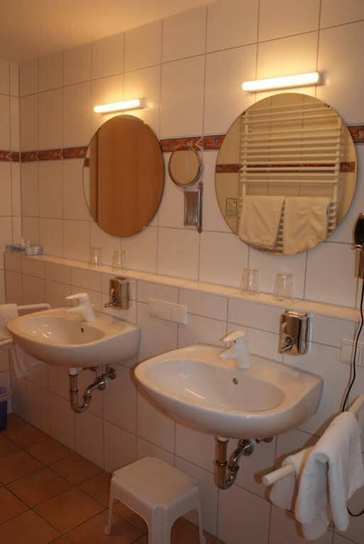 Autenrieder Brauereigasthof Ichenhausen Exterior foto